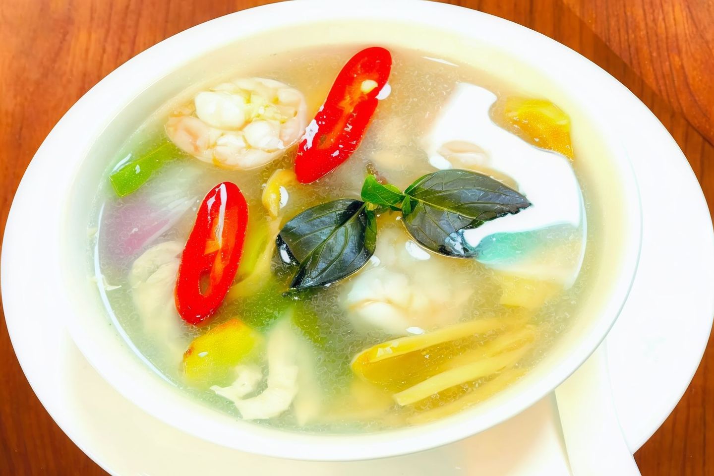 شوربة تايلاندية صافية