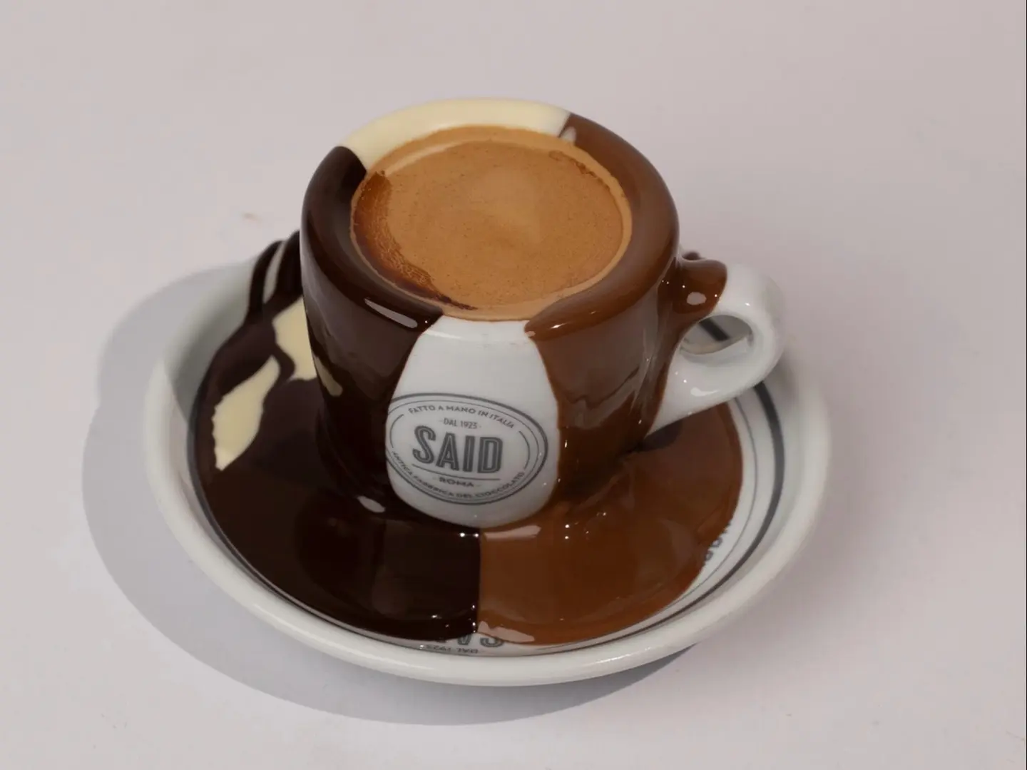قهوة ساخنة بلا كافيين