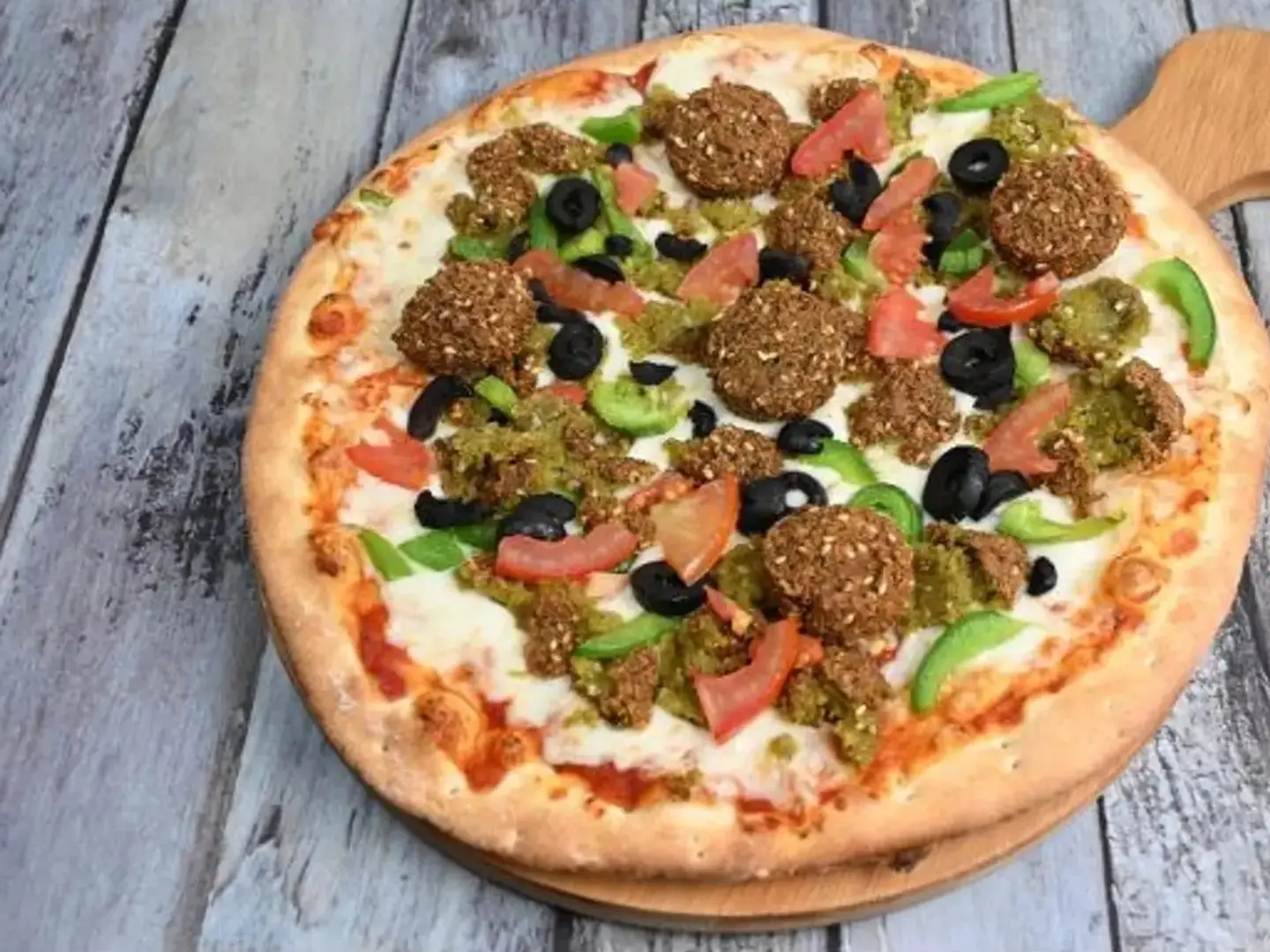 بيتزا فلافل وسط