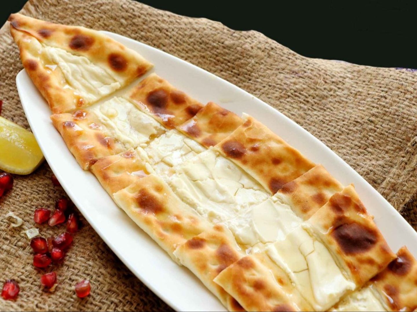 فطيرة لبنة بالزيتون