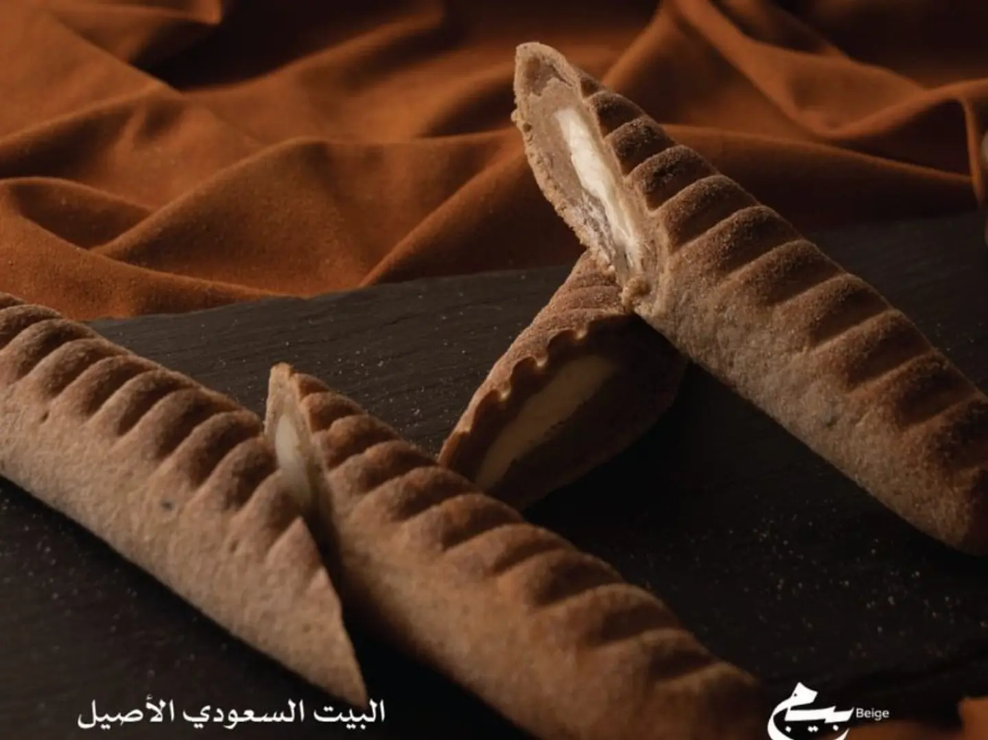 خبز احمر جبن