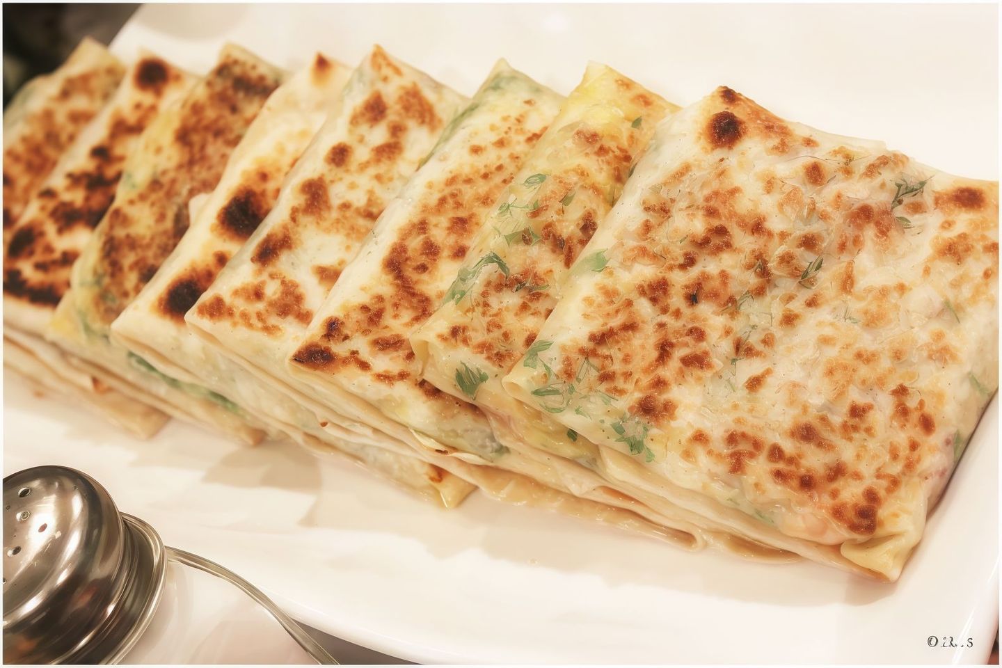 مطبق جبنة بيضاء بالخضار كبير