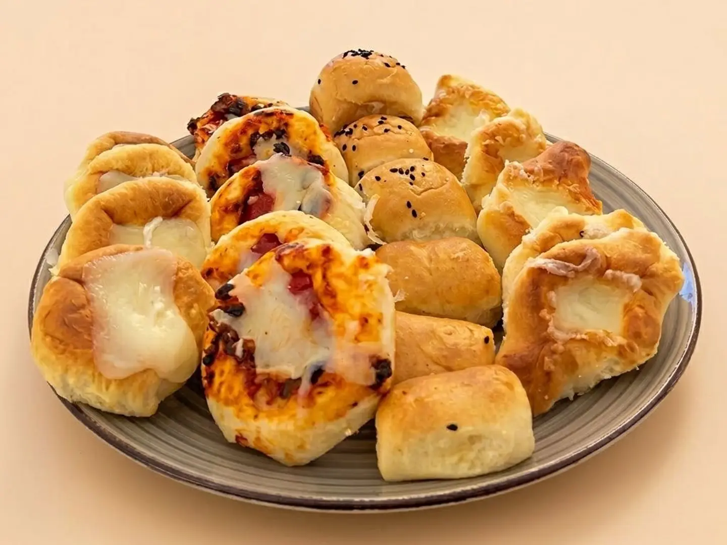 مخبوزات مبرومة بوكس وسط