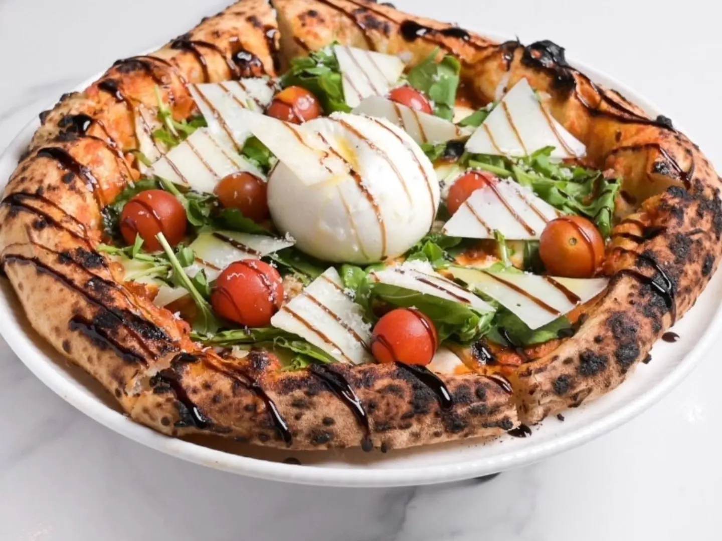 بيتزا جبن البوراتا