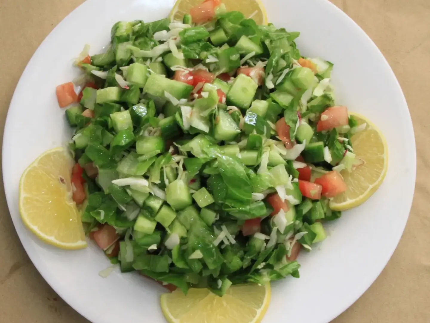 علبة سلطة بلدى