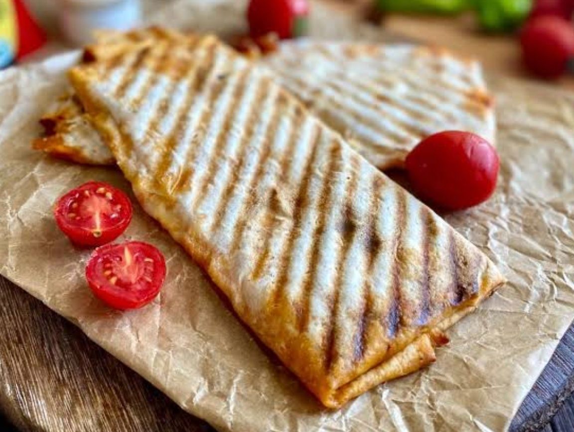 Sucuklu Lavaş Tost