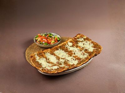 Kıymalı Kaşarlı Pide