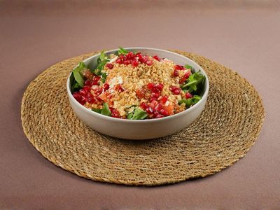 Peynir Cevizli Roka Salatası