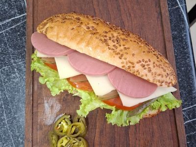 Salamlı Kaşarlı Sandviç