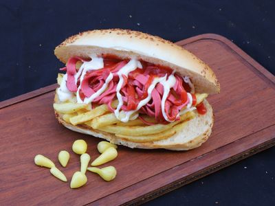Sosisli Kaşarlı Patso Sandviç