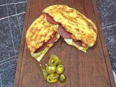 Kaşarlı Sucuklu Bazlama Tost