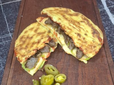 Kavurmalı Kaşarlı Bazlama Tost