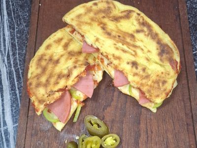 Salamlı Kaşarlı Bazlama Tost