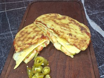 Yumurtalı Sucuklu Kaşarlı Bazlama Tost