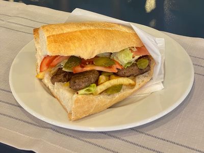 Ekmek Arası Anne Köftesi