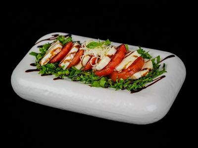 Mozzarella Domates Salatası
