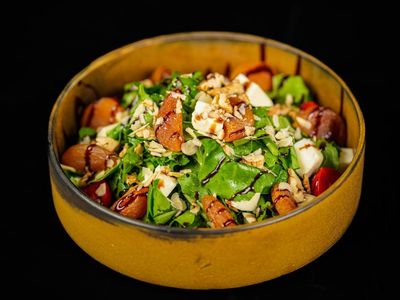 Kuru Kayısılı Roka Salatası