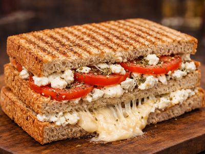 Kepekli Beyaz Peynirli Tost