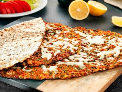 Kaşarlı Lahmacun