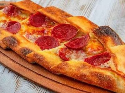 Sucuklu Kaşarlı Pide