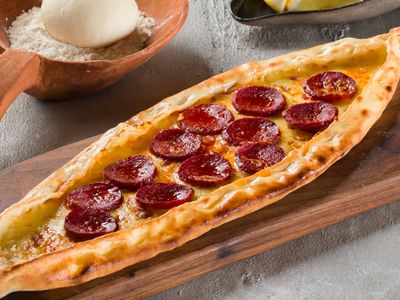 Sucuklu Pide