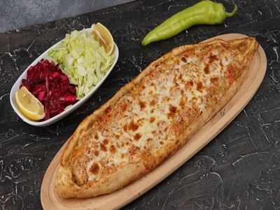 Tavuklu Kaşarlı Pide