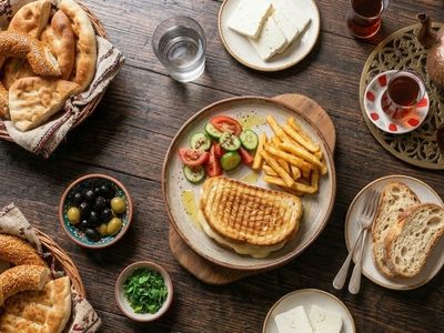 Kavurmalı Kaşarlı Tost