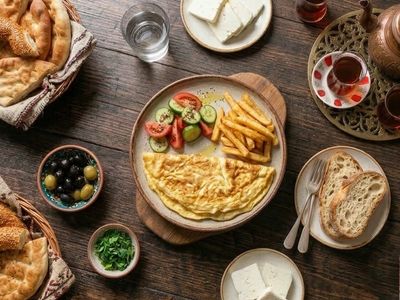 Sucuklu Kaşarlı Omlet