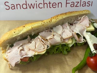 Avokado Soslu Hindi Füme Sandviç