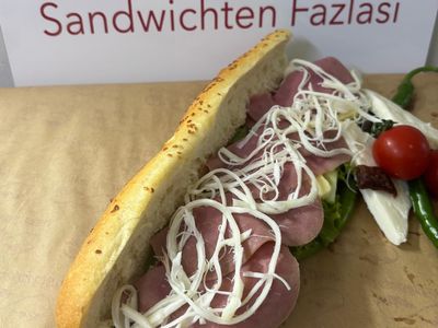 Pesto Soslu & Dana Jambon Sandviç