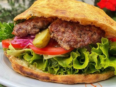 Tombik Ekmek Arası Izgara Köfte