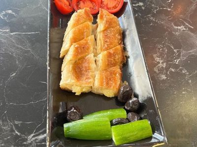 Peynirli Kol Böreği