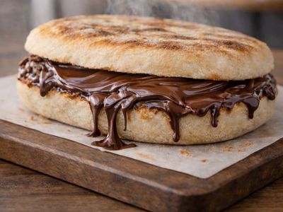 Bazlama Ekmek Arası Nutellalı Sandviç