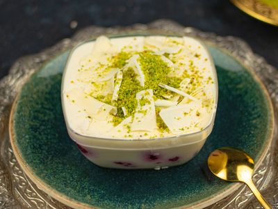 Beyaz Profiterol (frambuazlı)