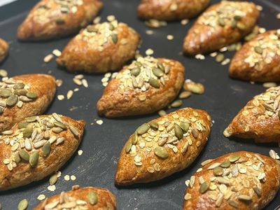 Siyez Unlu Dereotlu Beyaz Peynirli Poğaça 