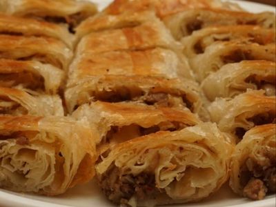 Kıymalı kol böreği