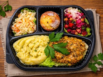 Dana Stroganoff Set Menü – Püreli