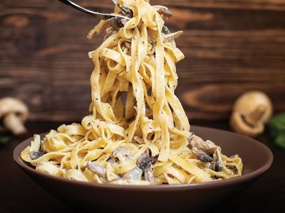 Kremalı Mantarlı Fettucine