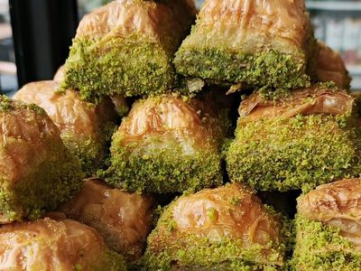 Tereyağlı Fıstıklı Kuru Baklava (4 Adet)
