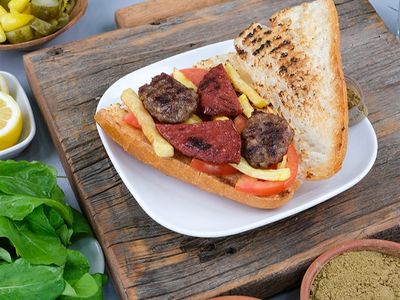 Yarım Ekmek Arası Köfte&Sucuk