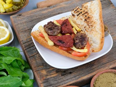 3/4 Ekmek Arası Köfte&Sucuk