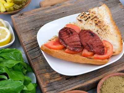 Yarım Ekmek Arası Sucuk