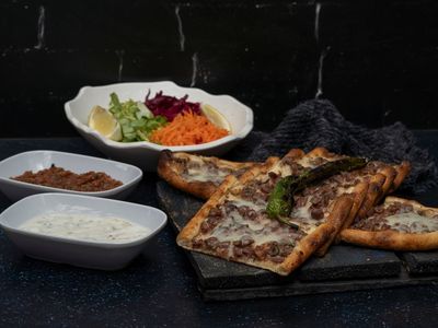 Kuşbaşılı Kaşarlı Pide