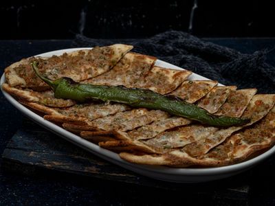 Kıymalı Kaşarlı Pide