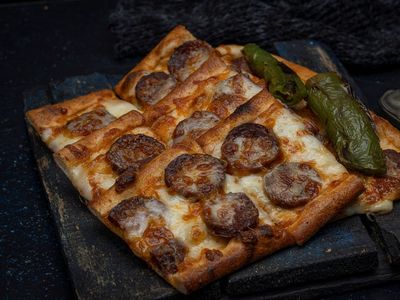 Sucuklu Kaşarlı Pide