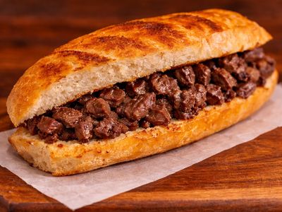 Yarım Ekmek Arası Kavurmalı Tost