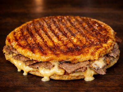 Kavurmalı Kaşarlı Tost