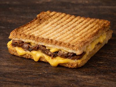 Glütensiz Kavurmalı Kaşarlı Tost