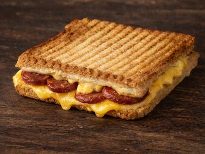 Glütensiz Sucuklu Kaşarlı Tost