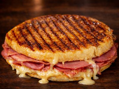 Dana Jambonlu Kaşarlı Tost